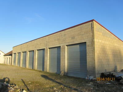 économie, bâtiments à louer ou à vendre